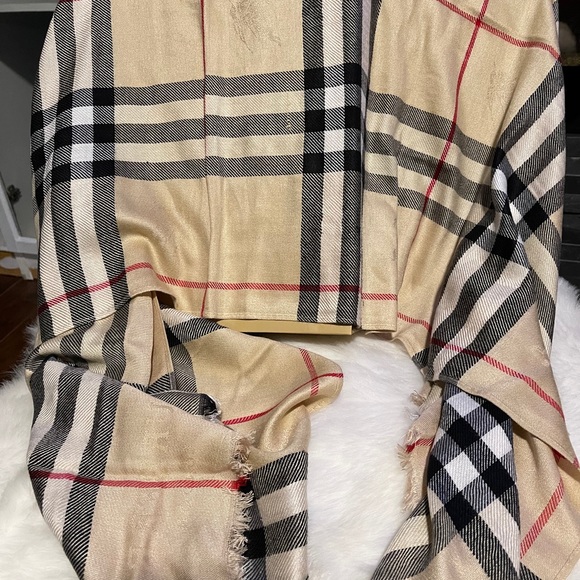 Sold - Authentic Burberry Shawl/wrap Scarf - Picture 9 of 11